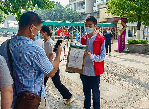 使命在肩，，，，，，同心抗疫——集团两名新党员加入防疫自愿者事情